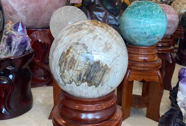Hóa giải hướng không hợp cho tuổi 1975 với đá phong thủy