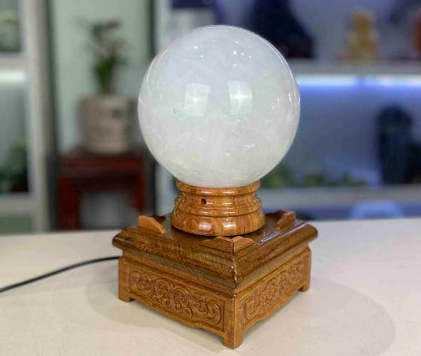 Sử dụng thạch anh trắng hóa giải nếu hướng nhà không hợp tuổi