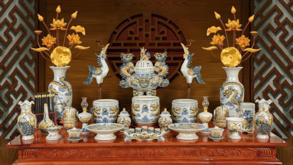 Vật phẩm trên bàn thờ gia tiên cần bài trí tuân theo những nguyên tắc nhất định