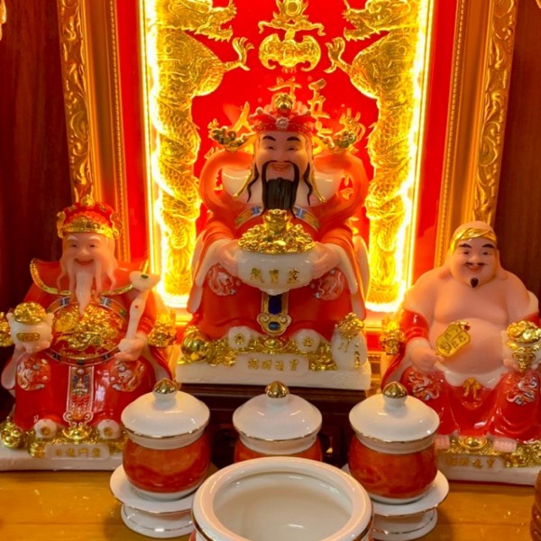Cách sắp xếp tượng Thần Tài – Ông Địa - Ông Thần Phát