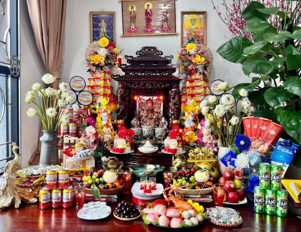 Bàn thờ Thần tài ngày Tết