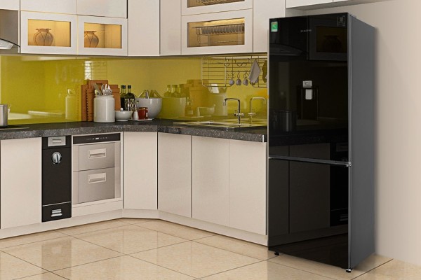 Không đặt tủ lạnh đối diện bếp nấu