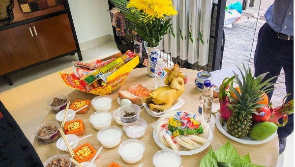 Chuẩn bị mâm cúng thí thực