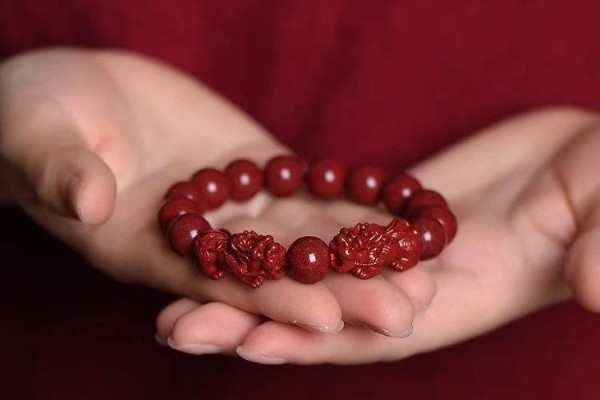 Vòng tay chu sa và tác dụng phong thủy